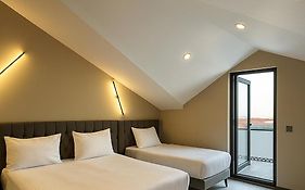 Park Hotel & Private Transportation Istanbul Airport-By Loft